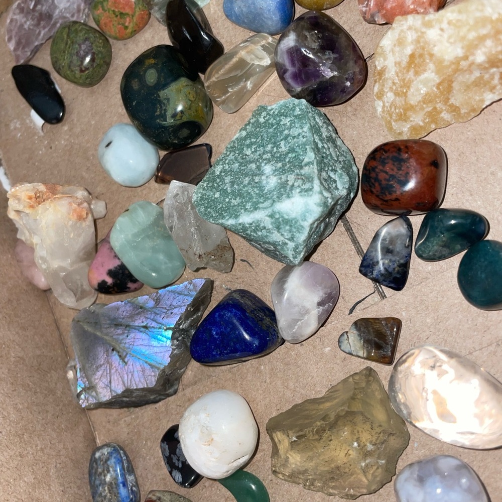 Bundle of 10 Random Mixed Tumbled Gemstone Lot - Assorted Colors - Picture 7 of 10